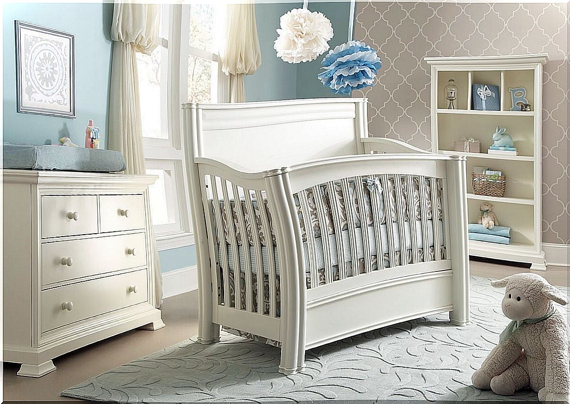 The crib will be one of your first expenses when making the purchase if you are a new mother.