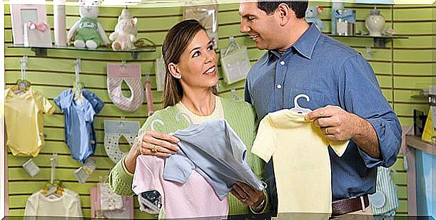 Clothing is one of the main elements to consider when shopping if you are a new mother.