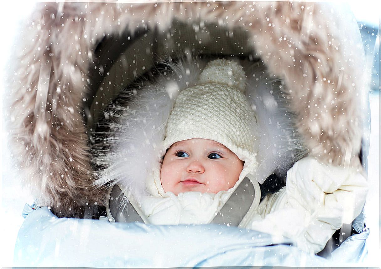 Baby with warm clothes from the cold.