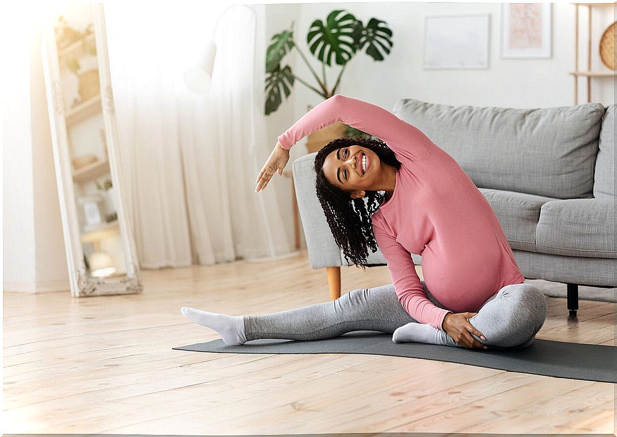 Woman practicing sport in pregnancy.