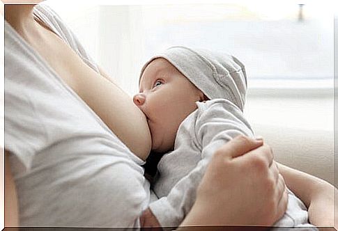 It is advisable to avoid fully laying the baby down during breastfeeding.